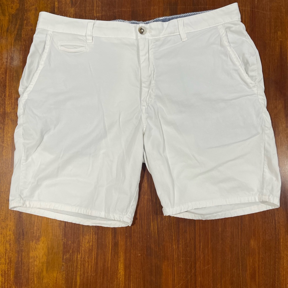 johnnie-O White Shorts with Blue Floral Lining